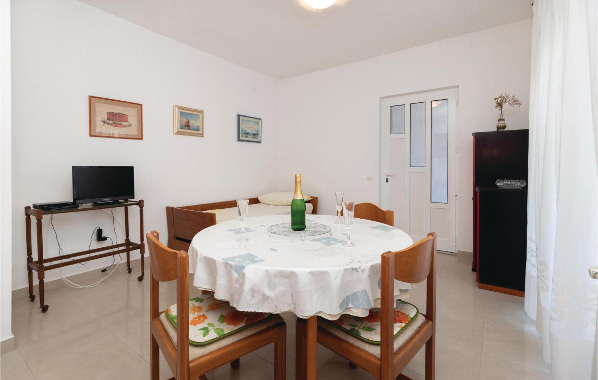 Appartement 1 Bedroom Stunning In