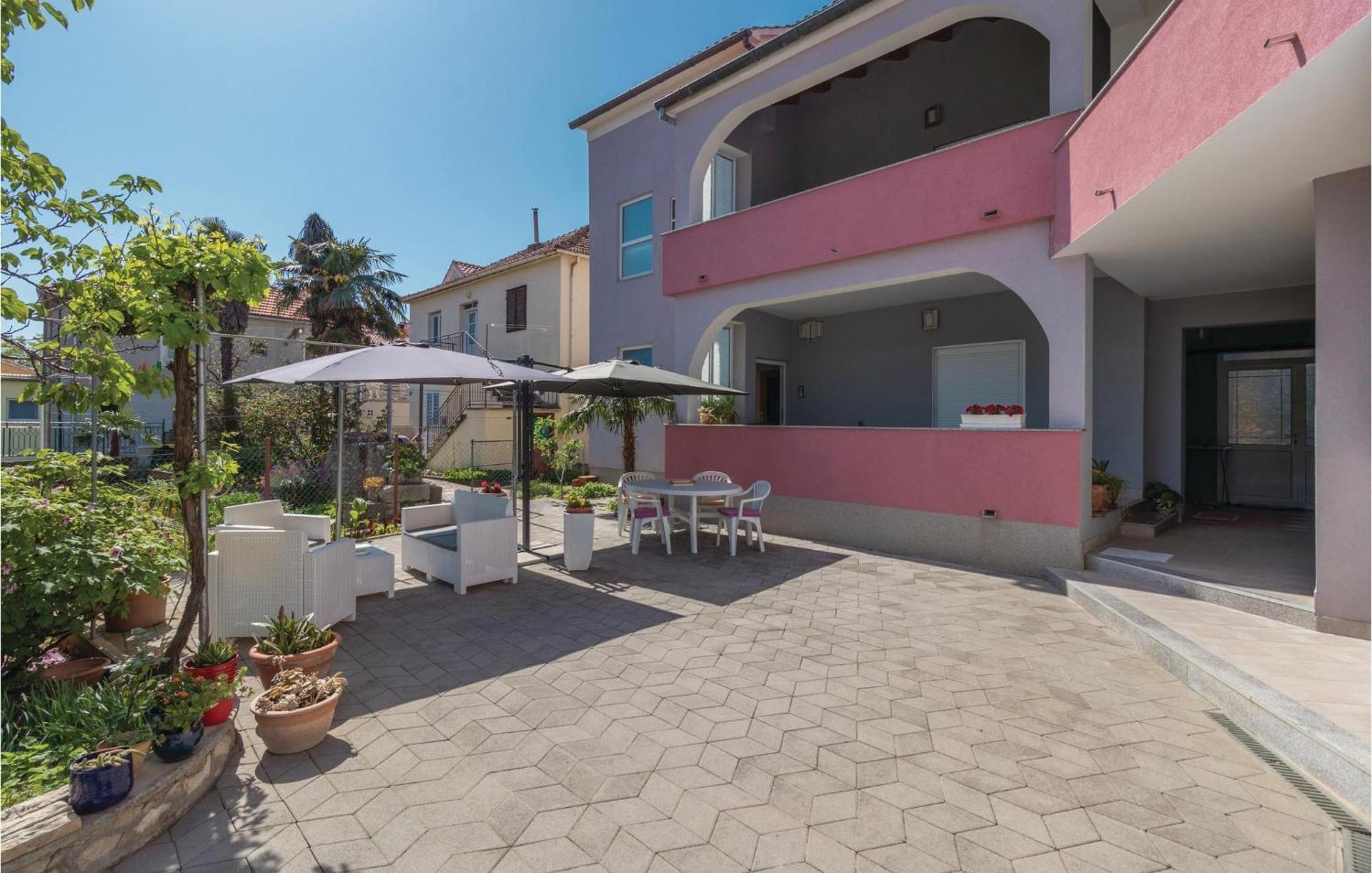 Appartement 1 Bedroom Stunning In