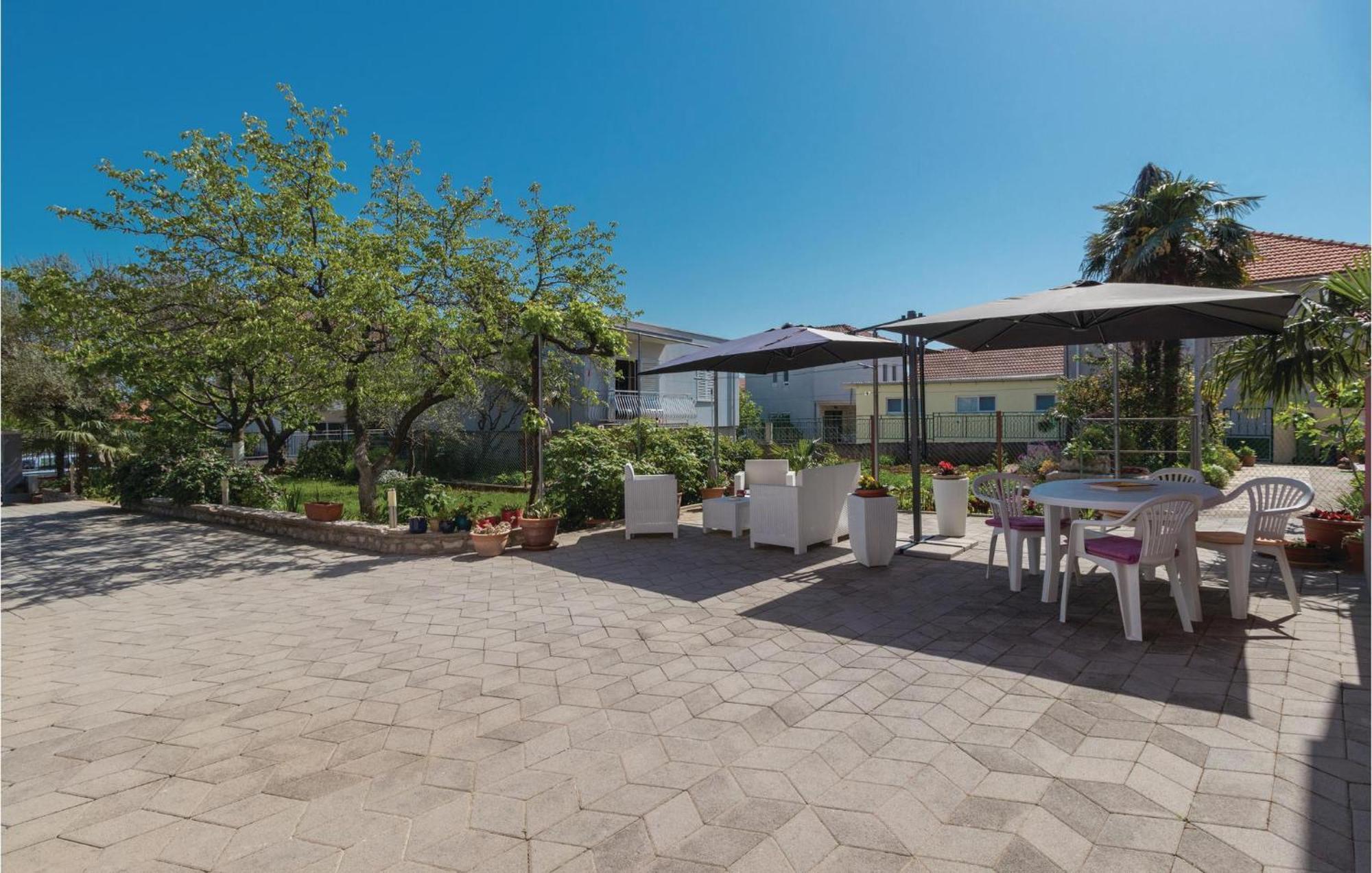 Appartement 1 Bedroom Stunning In *