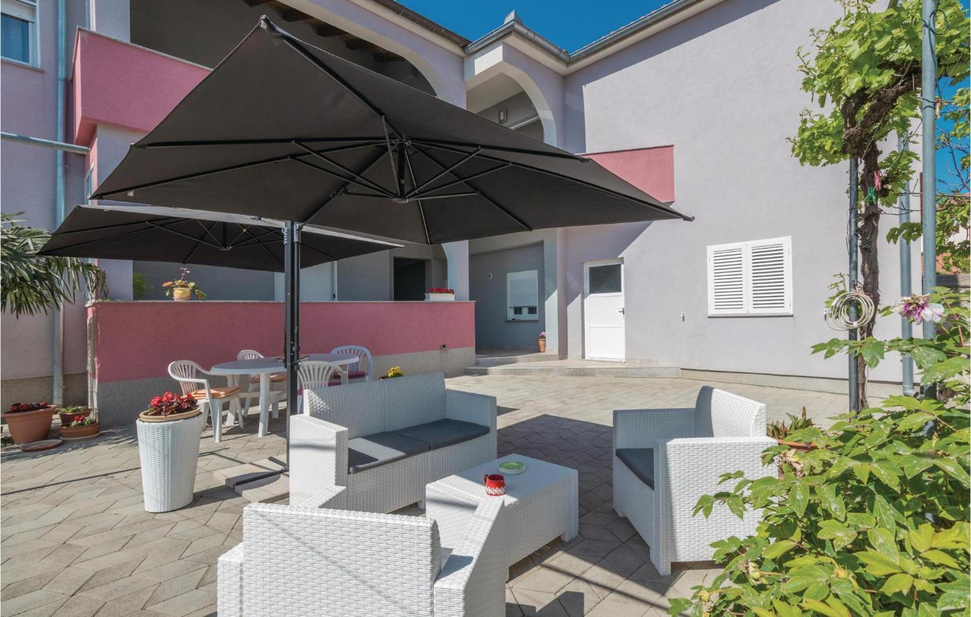Appartement 1 Bedroom Stunning In *